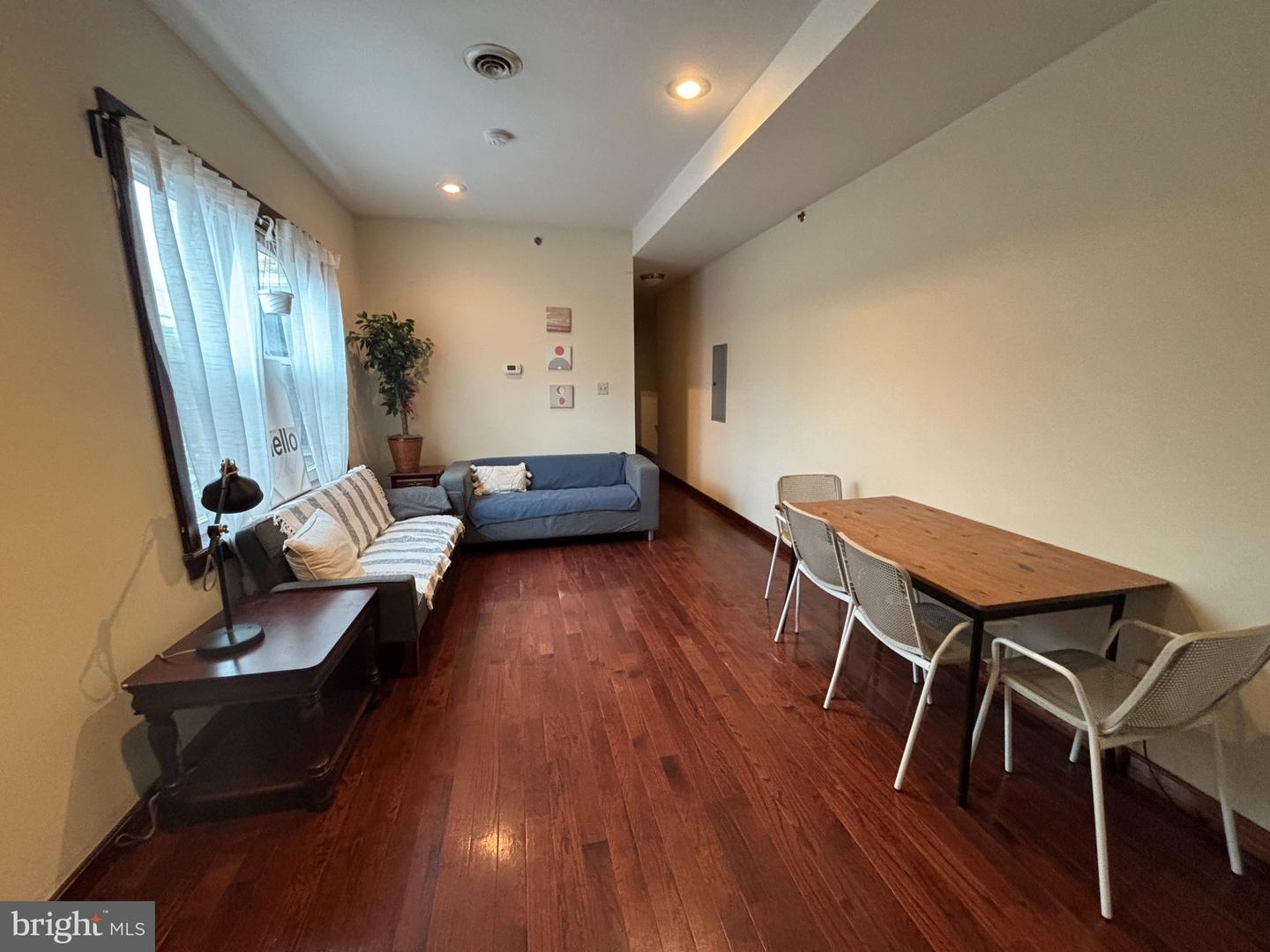1824 W Diamond St #3rd Floor Property Photo 3