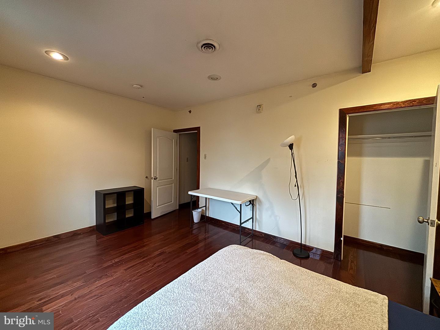 1824 W Diamond St #3rd Floor Property Photo 5