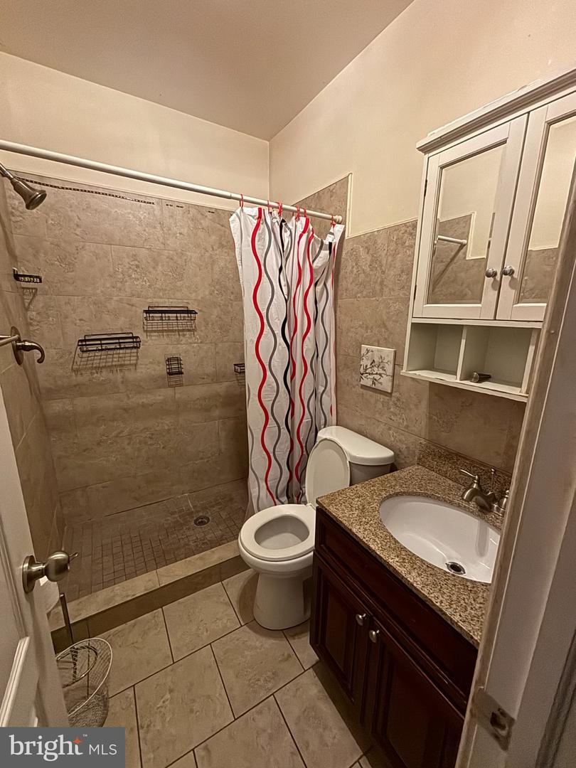 1824 W Diamond St #3rd Floor Property Photo 7