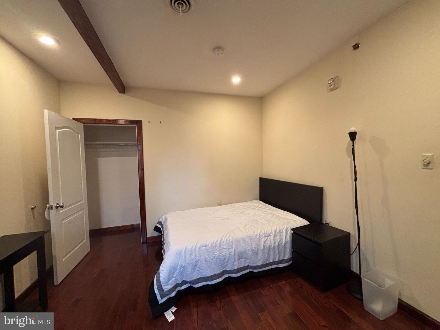 1824 W Diamond St #3rd Floor Property Photo 10