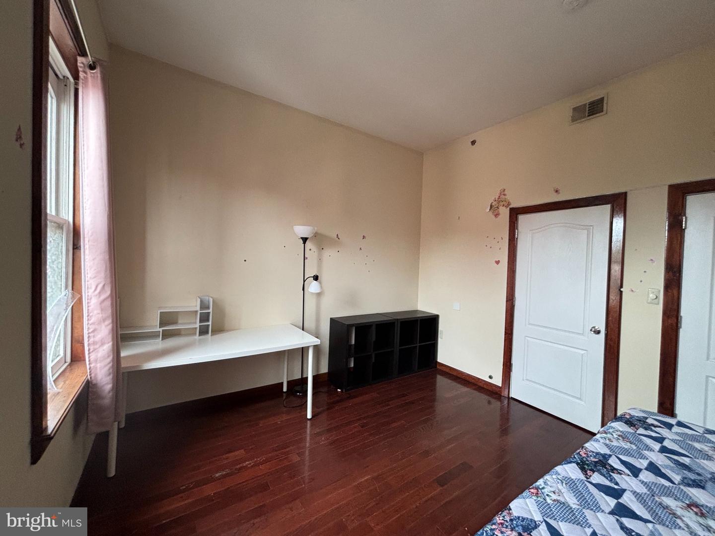 1824 W Diamond St #3rd Floor Property Photo 18