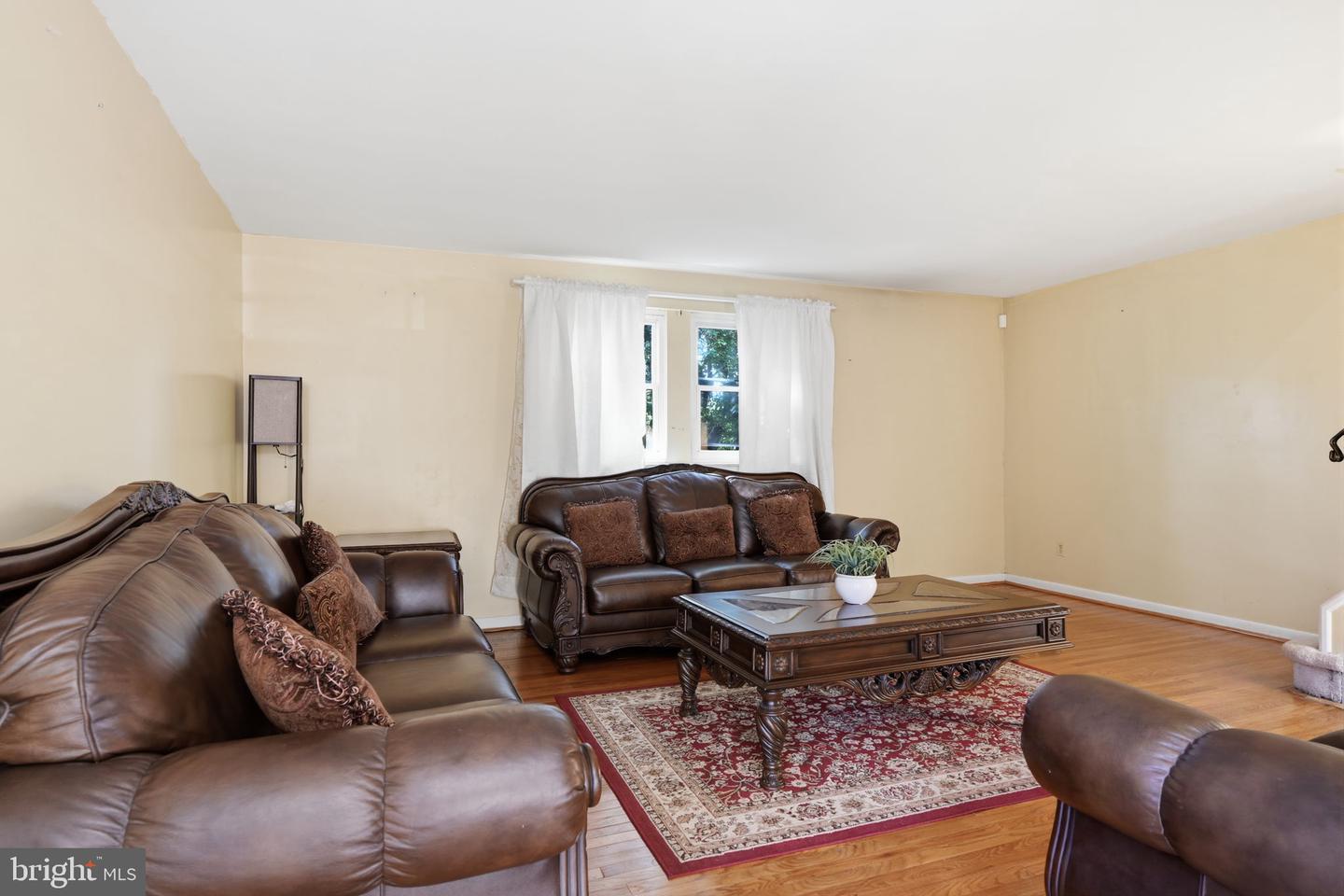 362 Tomlinson Ter Property Photo 4