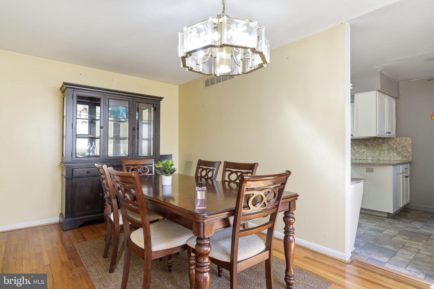 362 Tomlinson Ter Property Photo 6