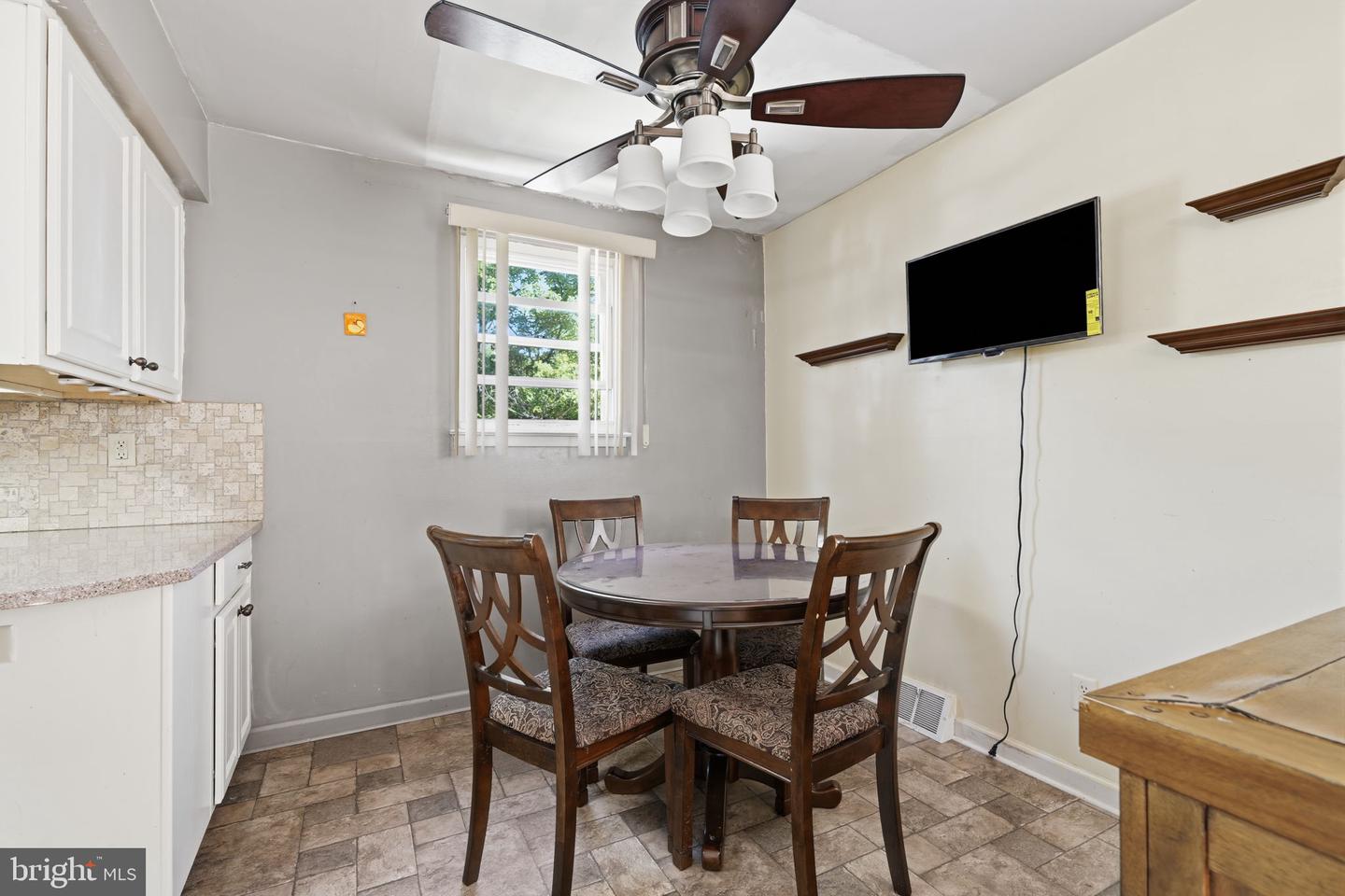 362 Tomlinson Ter Property Photo 8