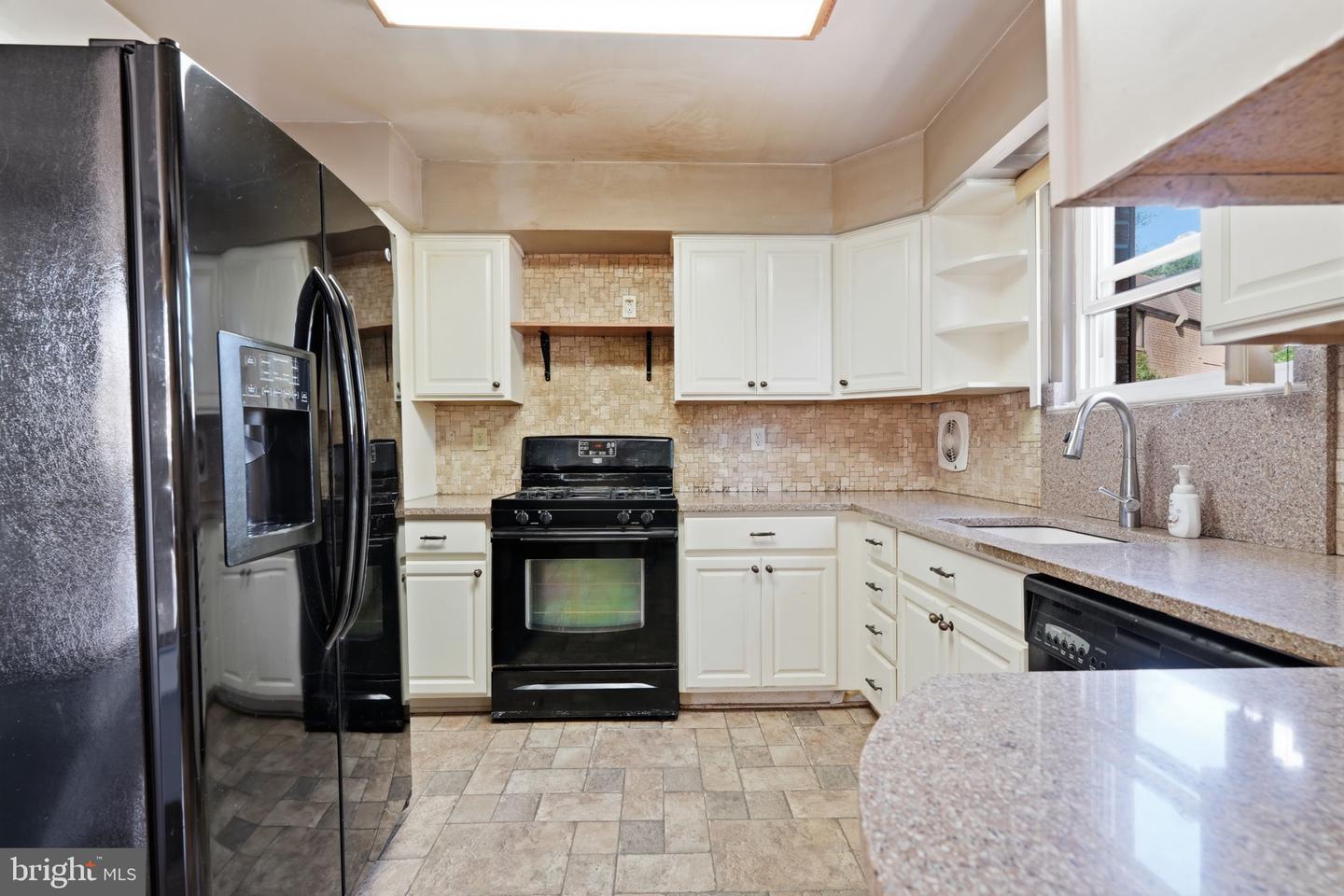 362 Tomlinson Ter Property Photo 9