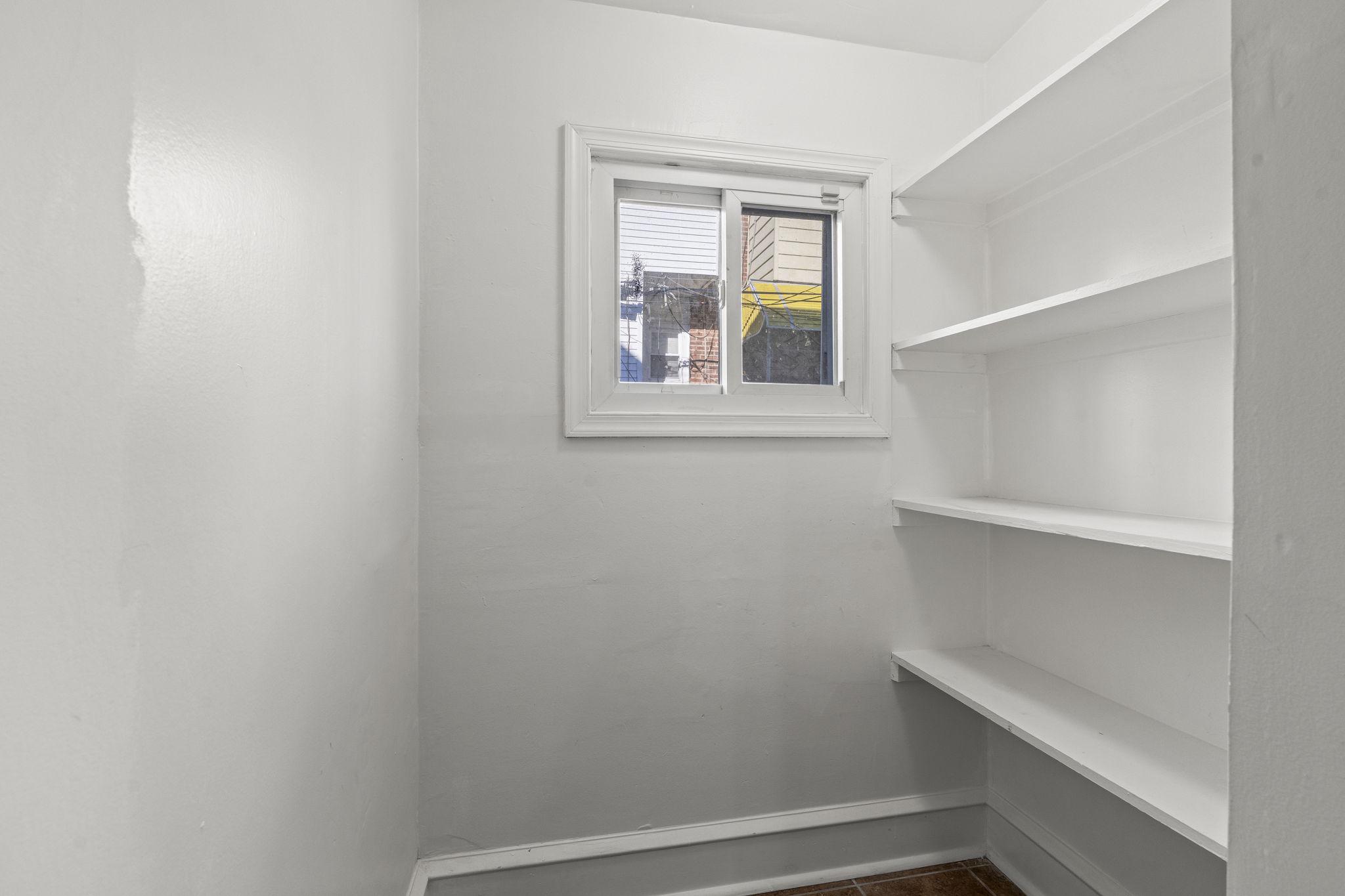 5708 N Woodstock St Property Photo 12