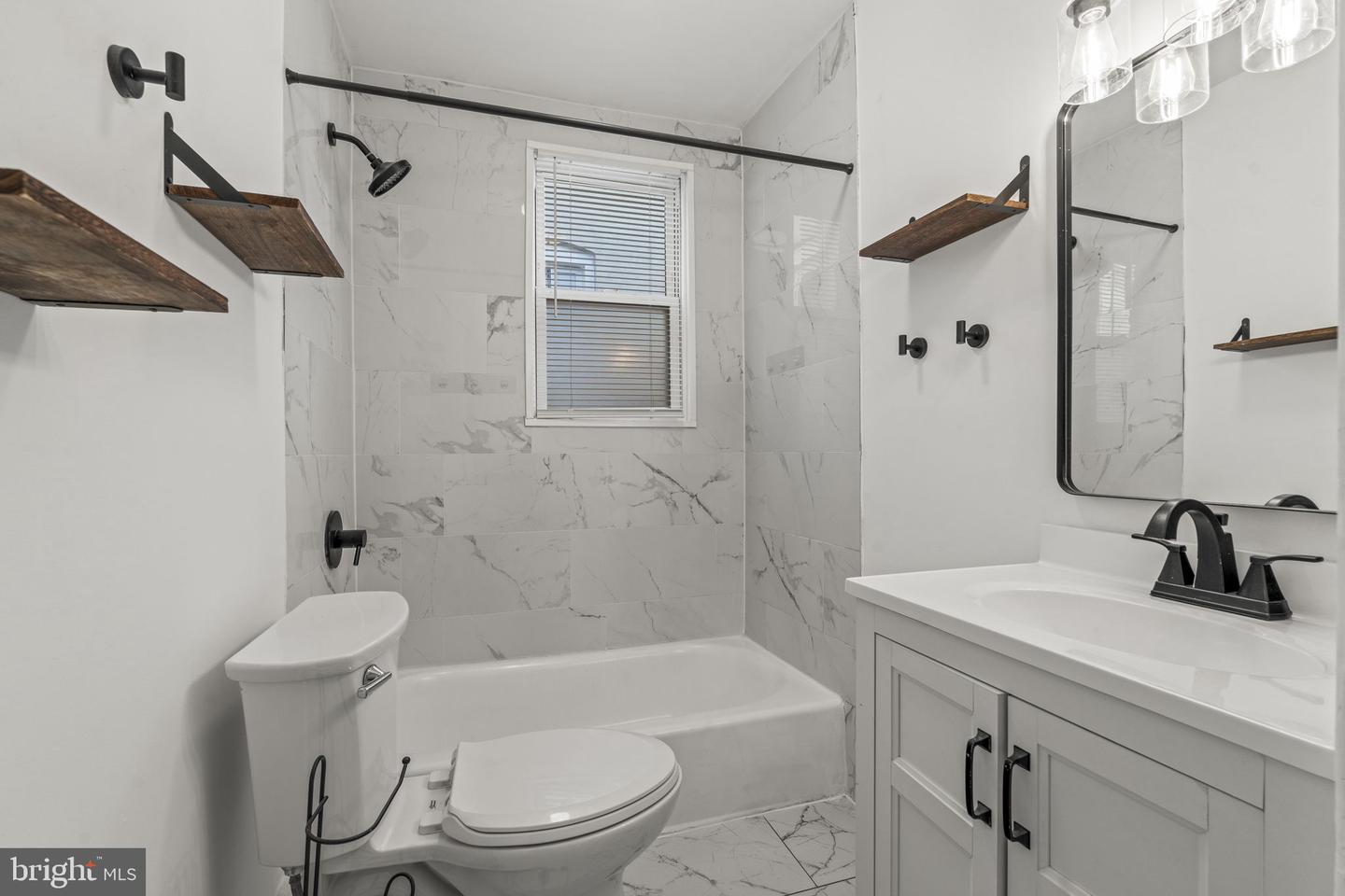 5708 N Woodstock St Property Photo 32