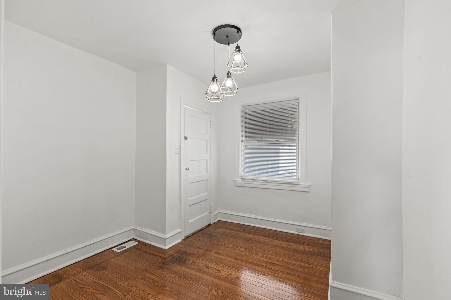 5708 N Woodstock St Property Photo 36