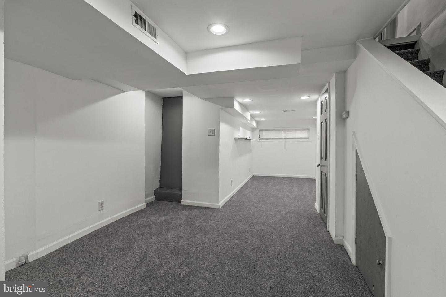 5708 N Woodstock St Property Photo 39