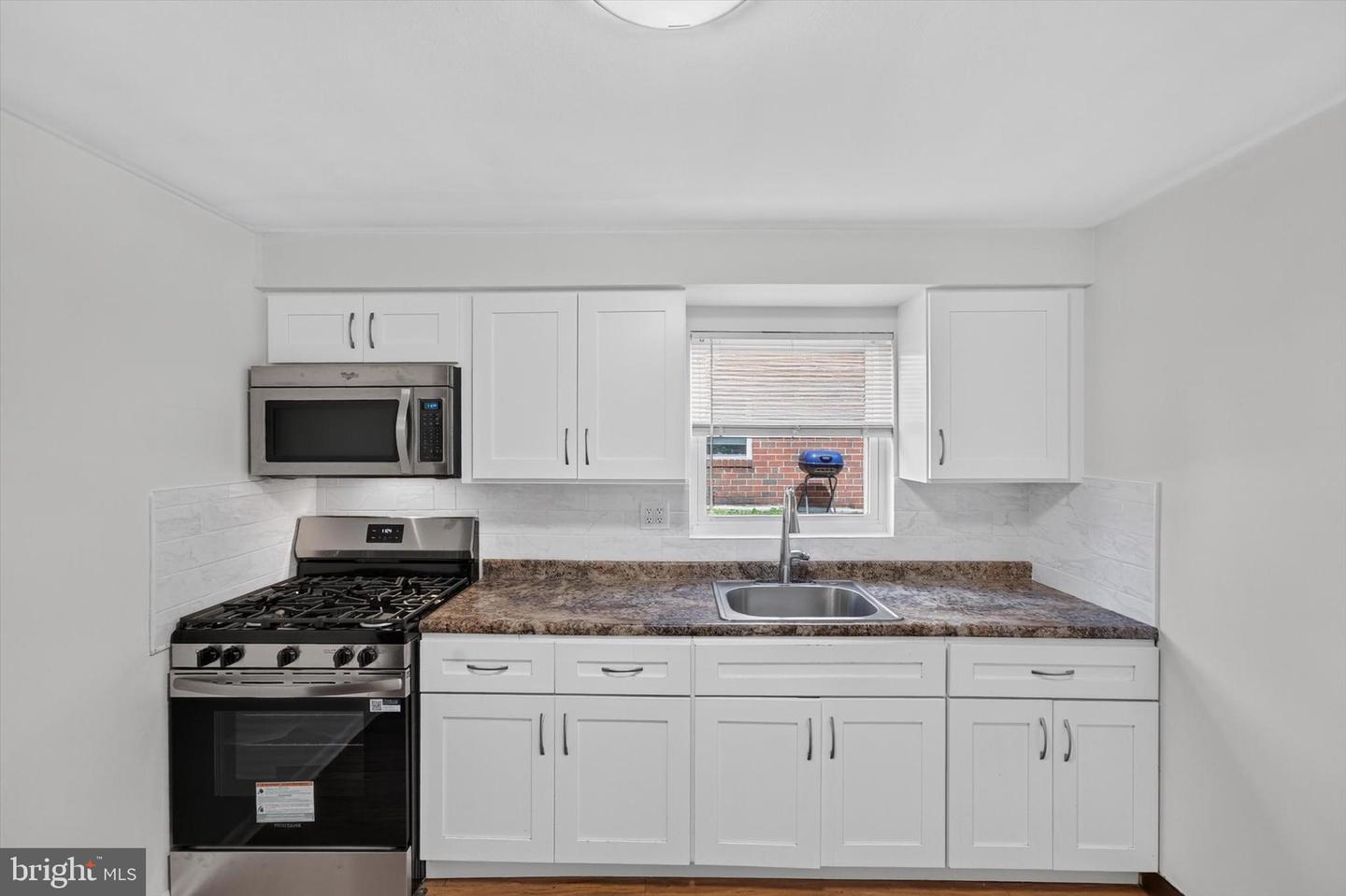 2261 Strahle St #1st Fl Property Photo 3