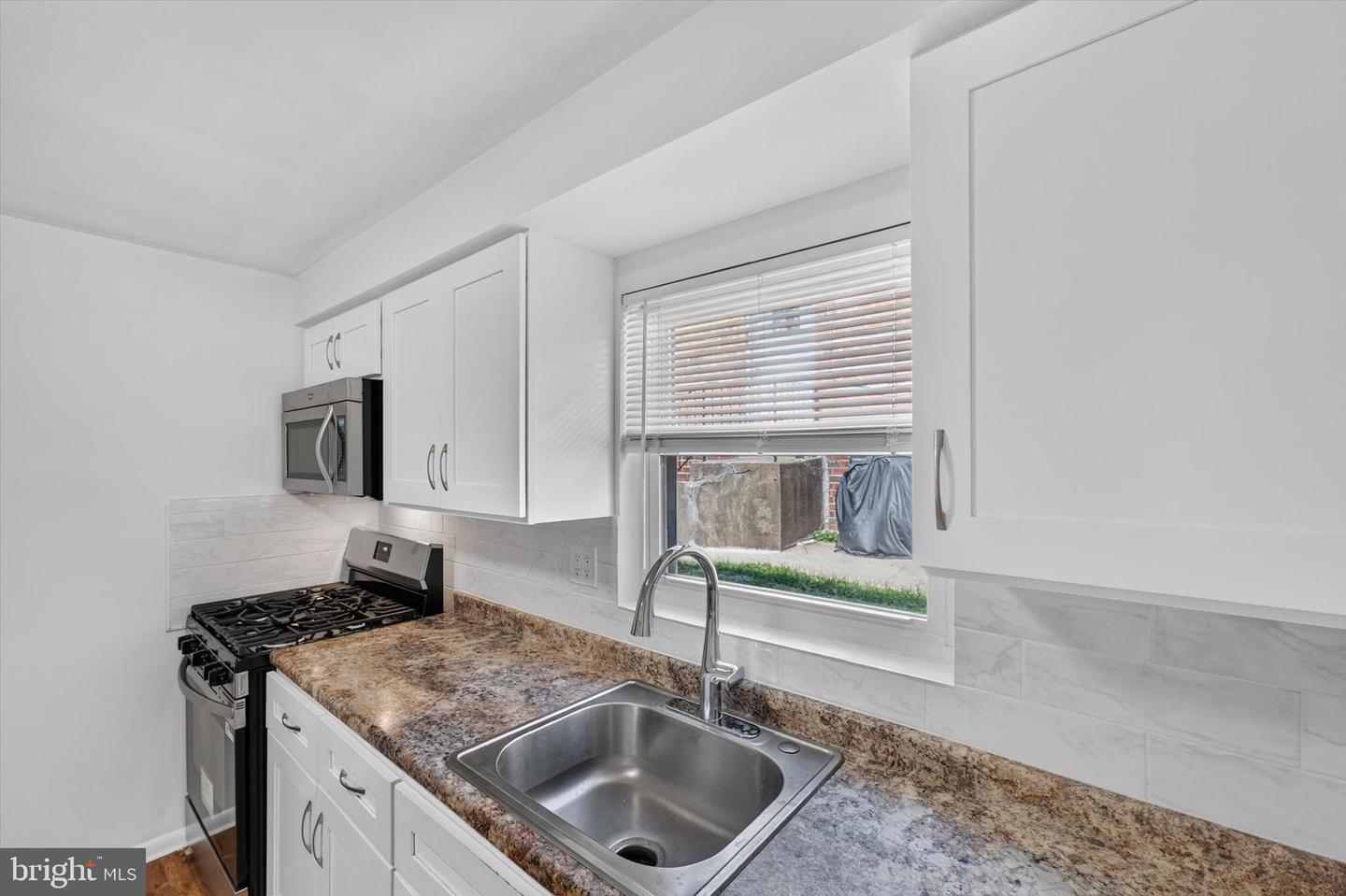 2261 Strahle St #1st Fl Property Photo 4