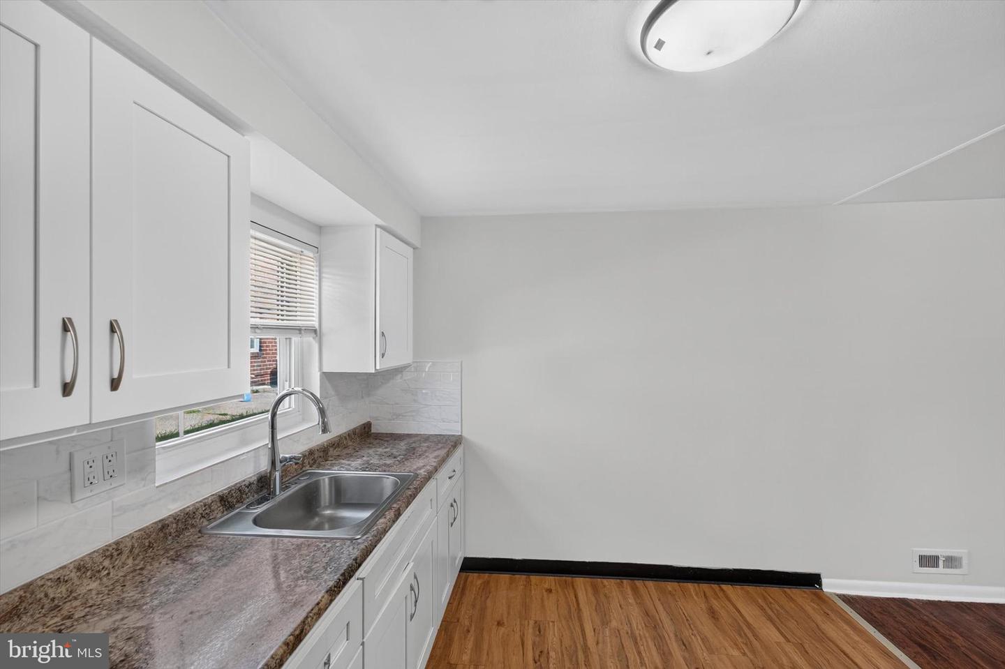 2261 Strahle St #1st Fl Property Photo 9