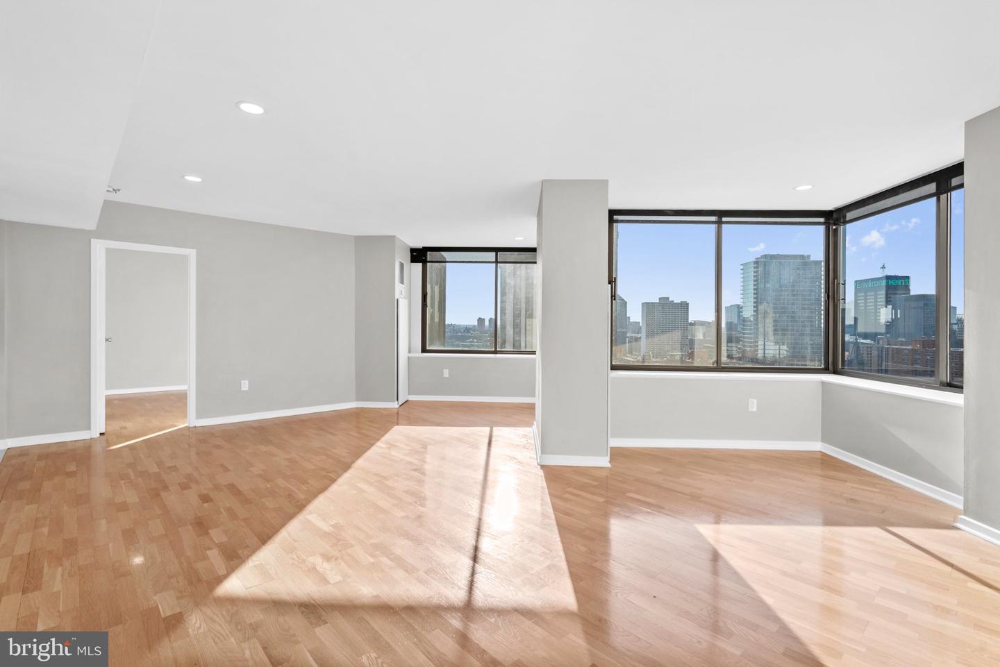 202 W RITTENHOUSE SQ #1704 Property Photo 1