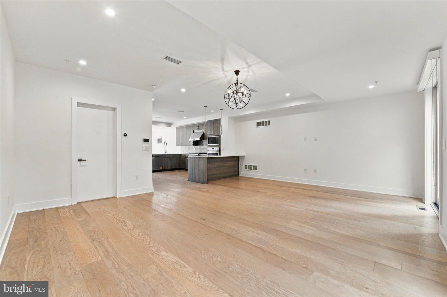 141 S Hancock St Property Photo 8