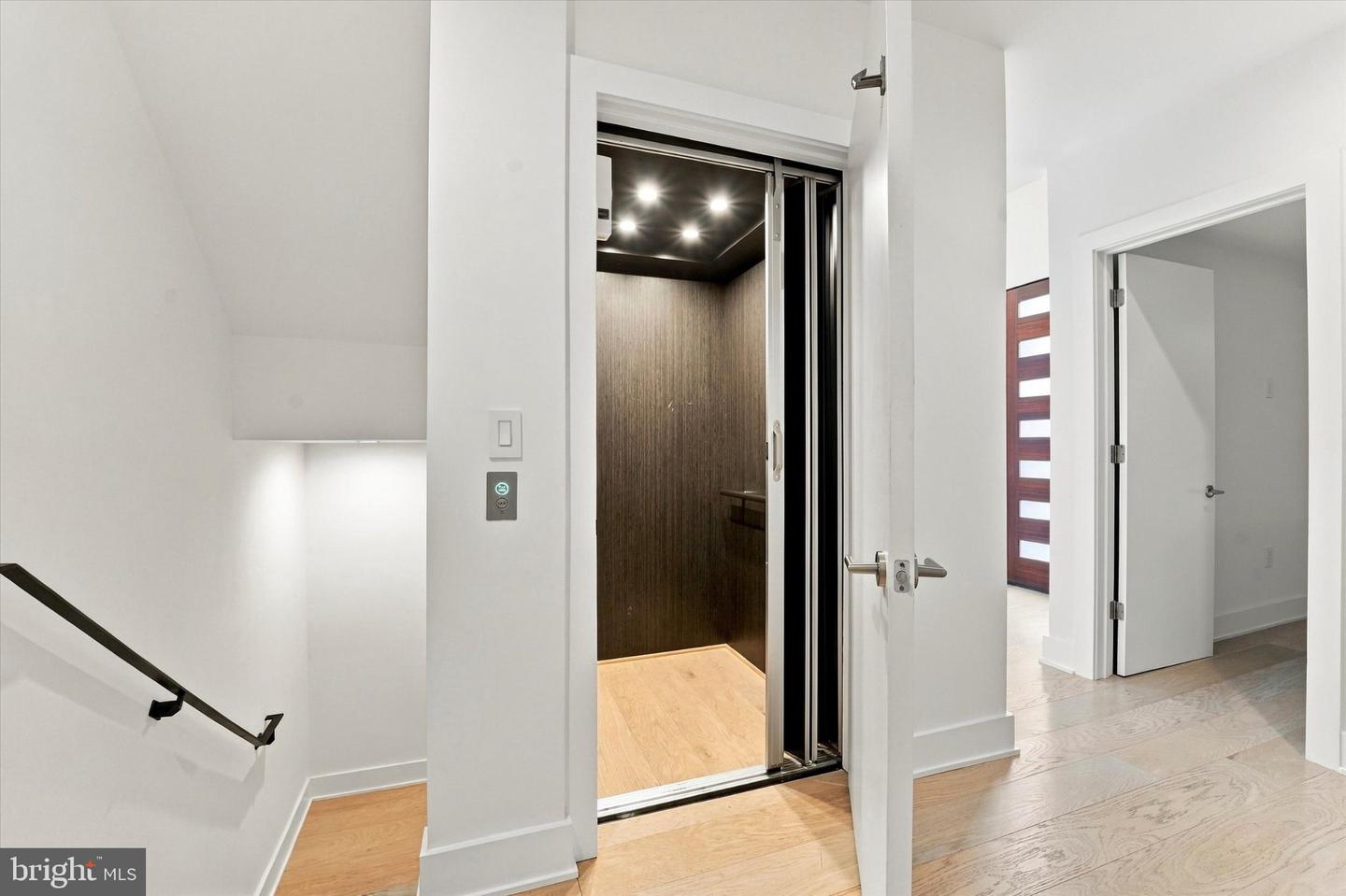 141 S Hancock St Property Photo 12