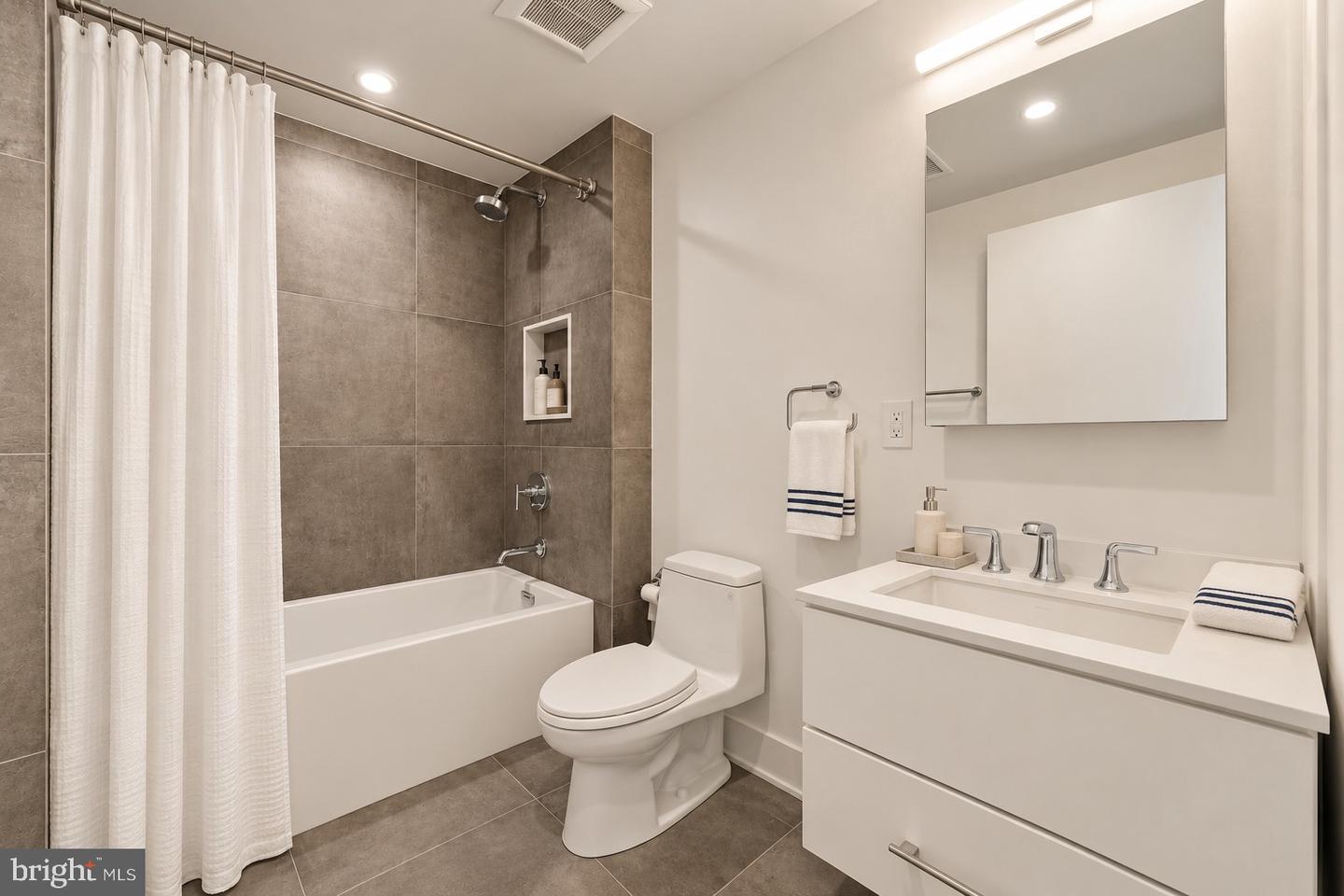 141 S Hancock St Property Photo 25