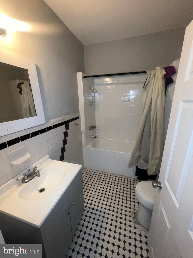 1249 Alden St Property Photo 7