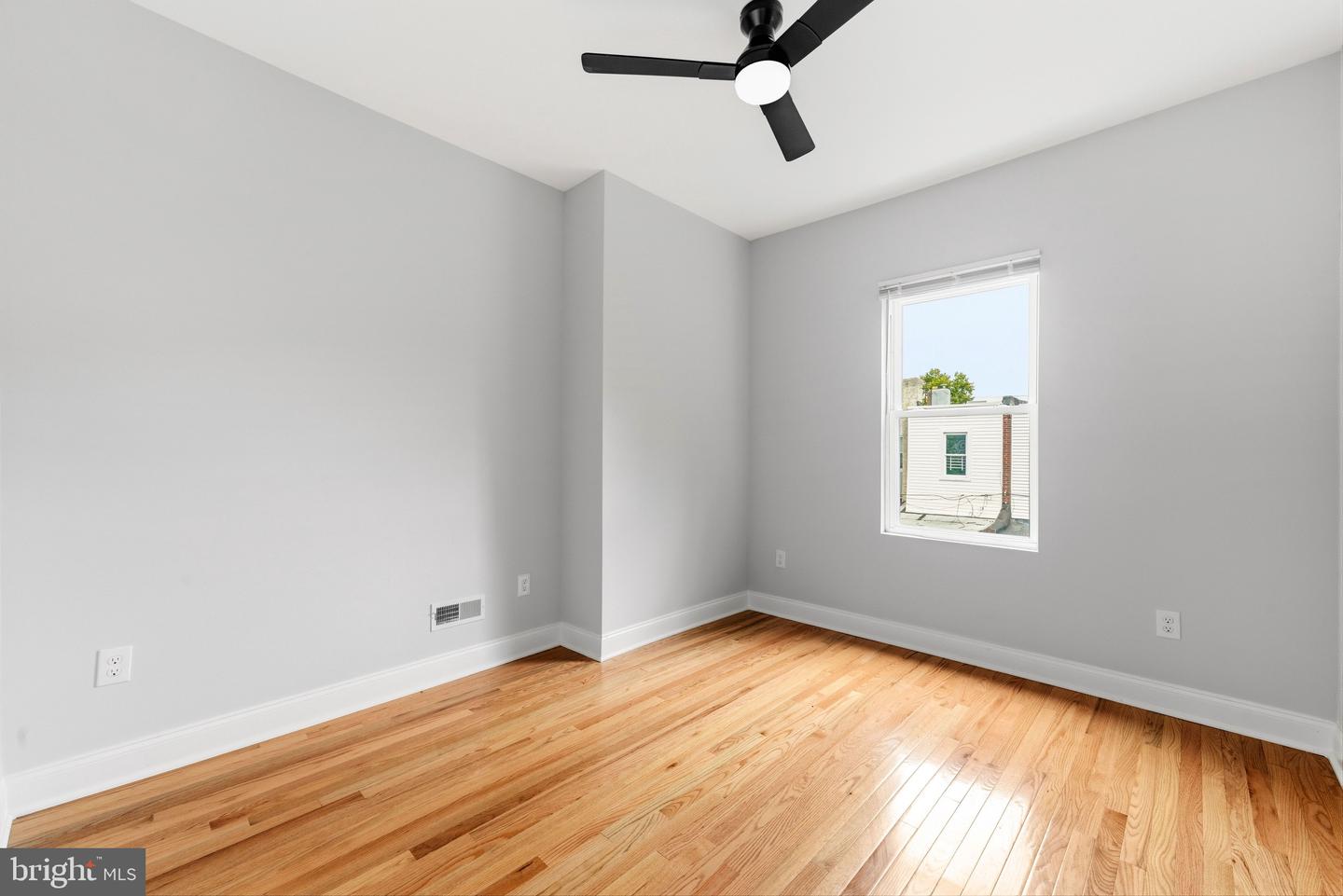 1425 N Edgewood St Property Photo 19
