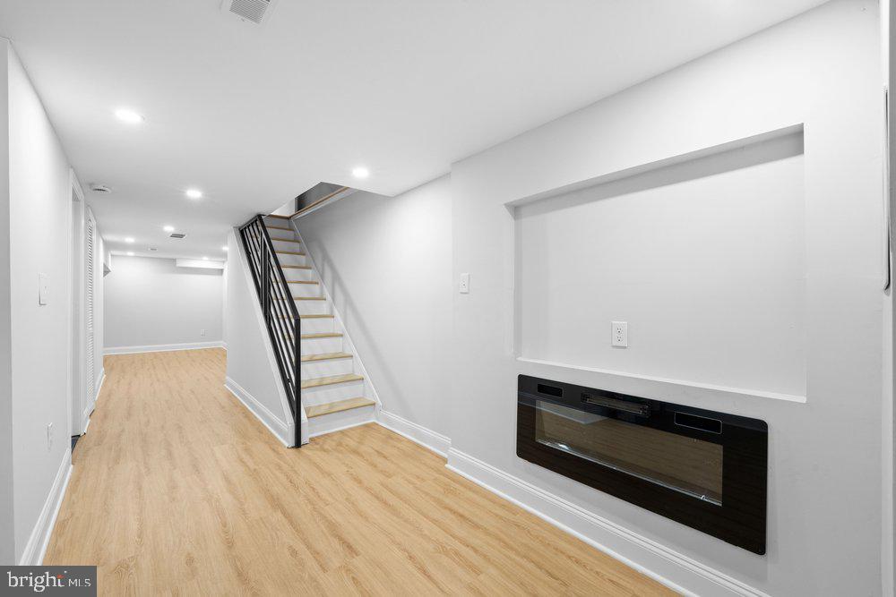 1425 N Edgewood St Property Photo 26