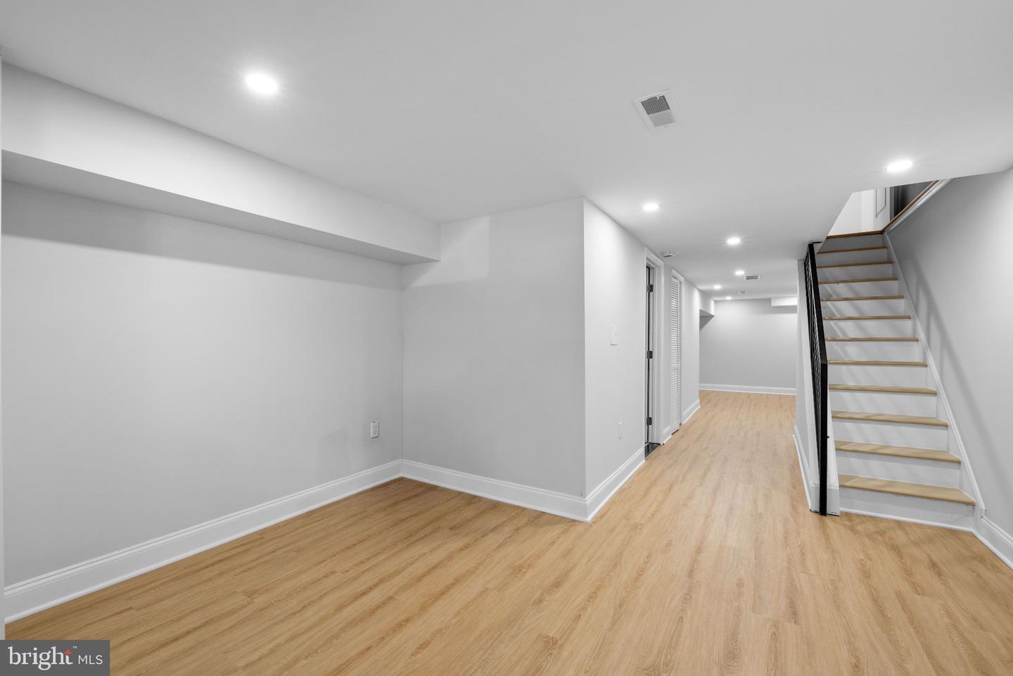 1425 N Edgewood St Property Photo 29