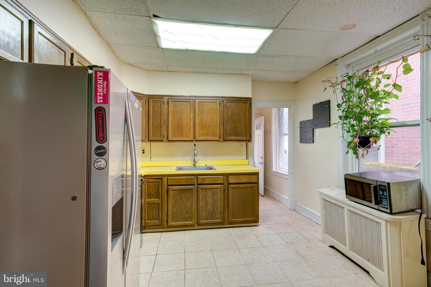 231 E SYDNEY ST Property Photo 1
