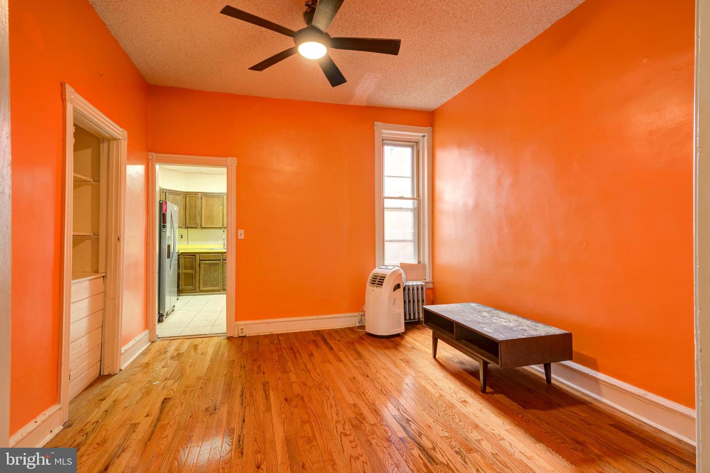 231 E Sydney St Property Photo 3
