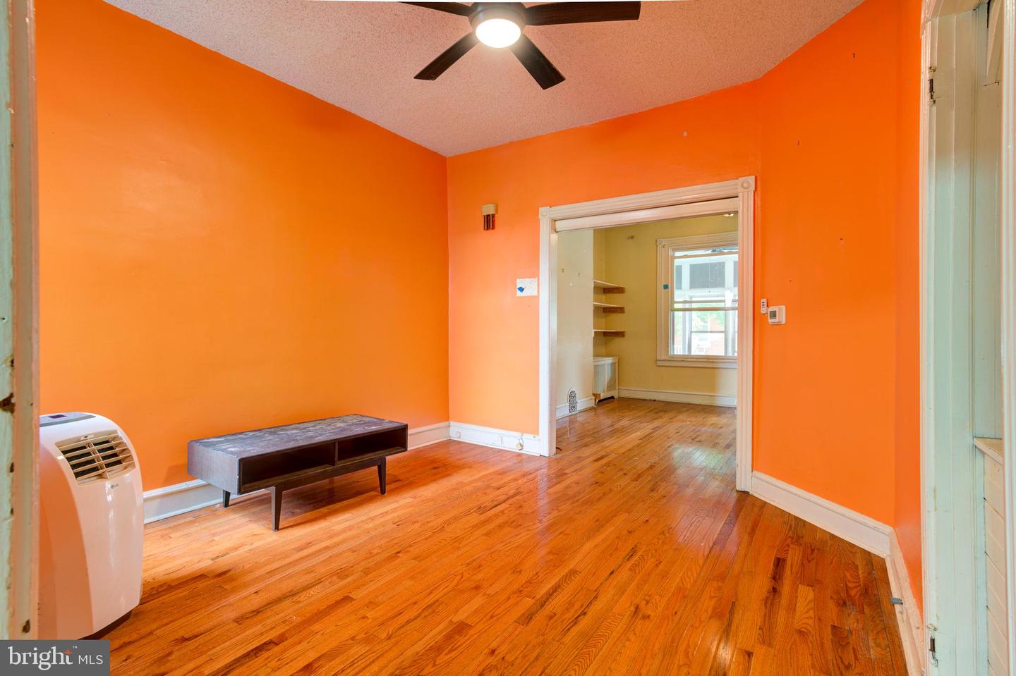 231 E Sydney St Property Photo 4