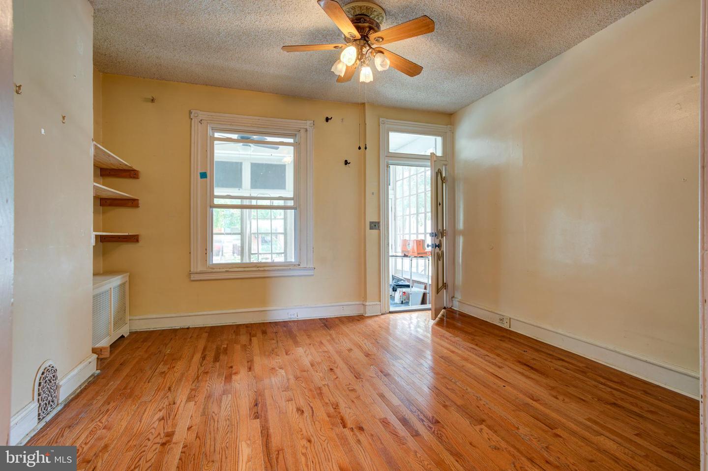 231 E Sydney St Property Photo 7