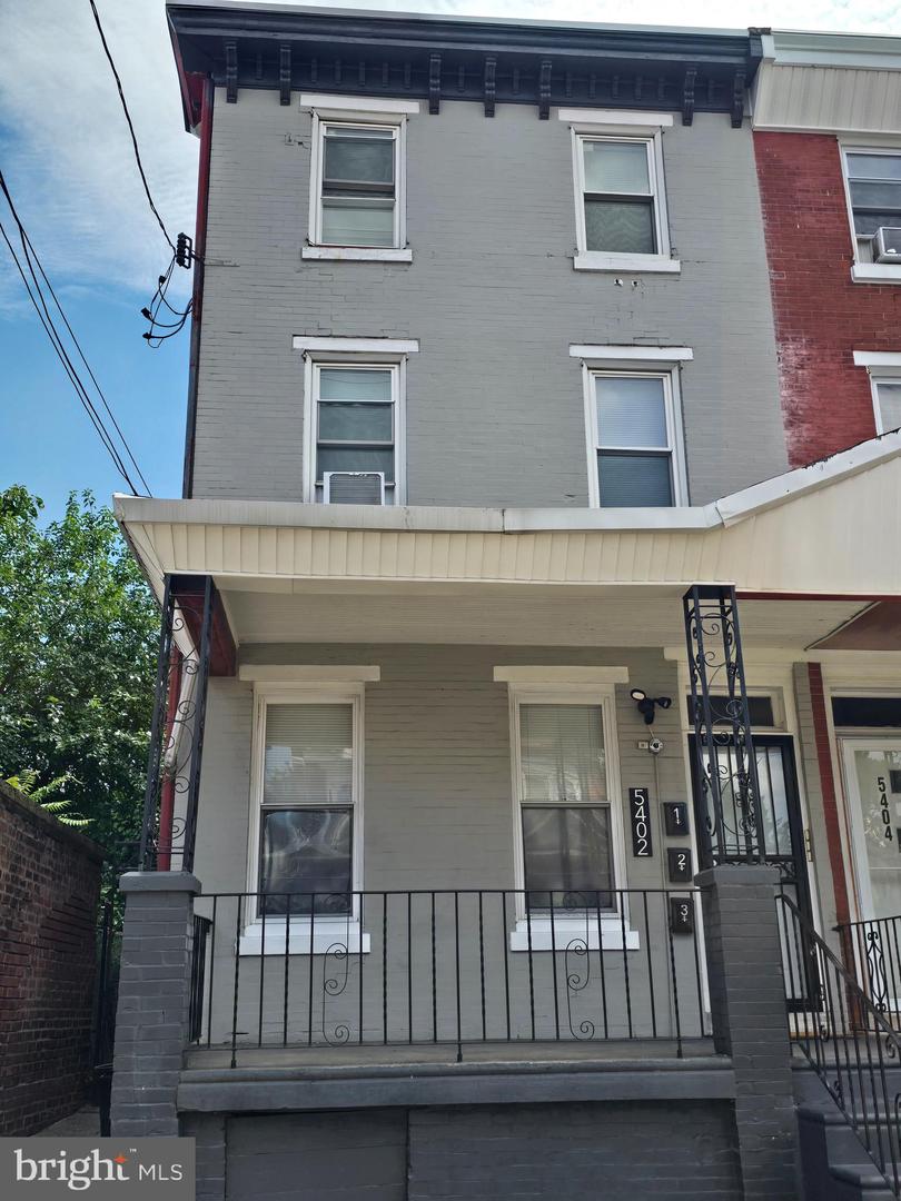 5402 W THOMPSON ST Property Photo 1