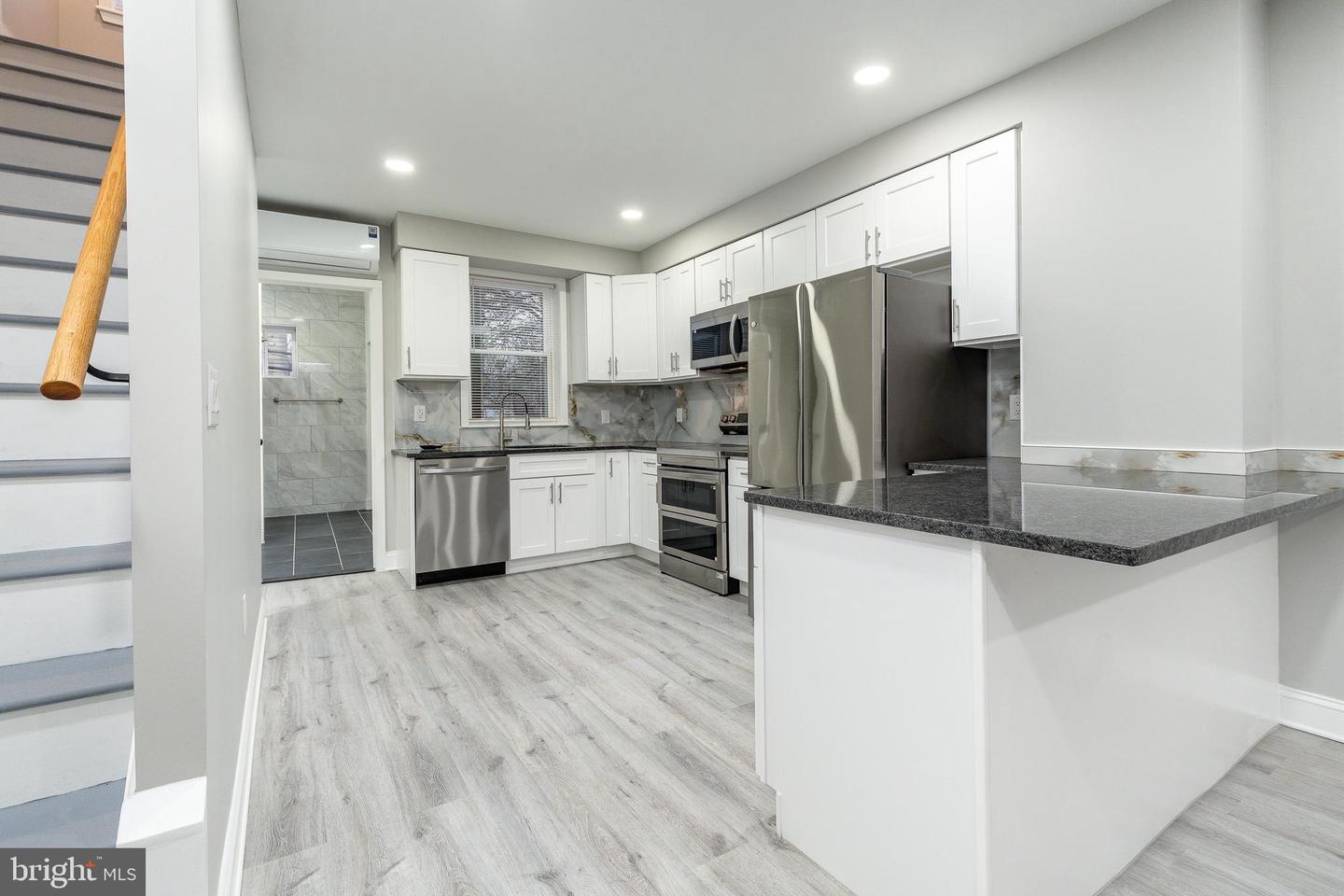 5208 Glenloch St Property Photo 4