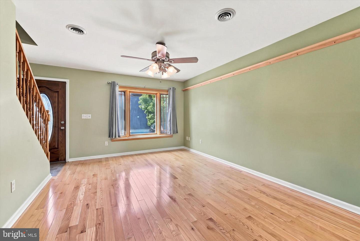 3528 Edgemont St Property Photo 4