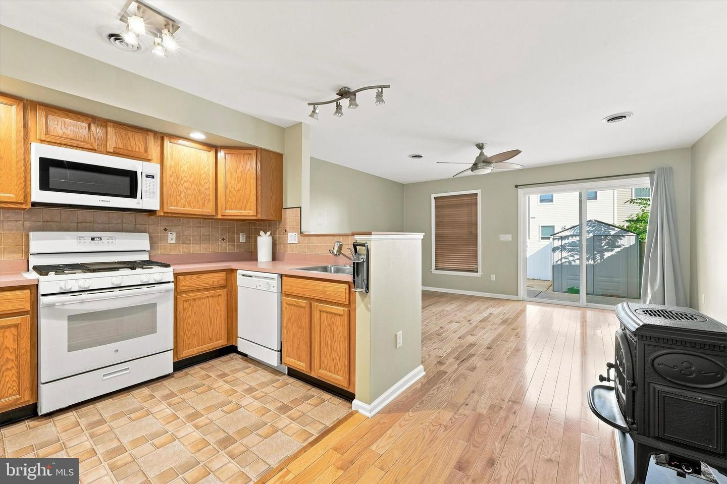 3528 Edgemont St Property Photo 5