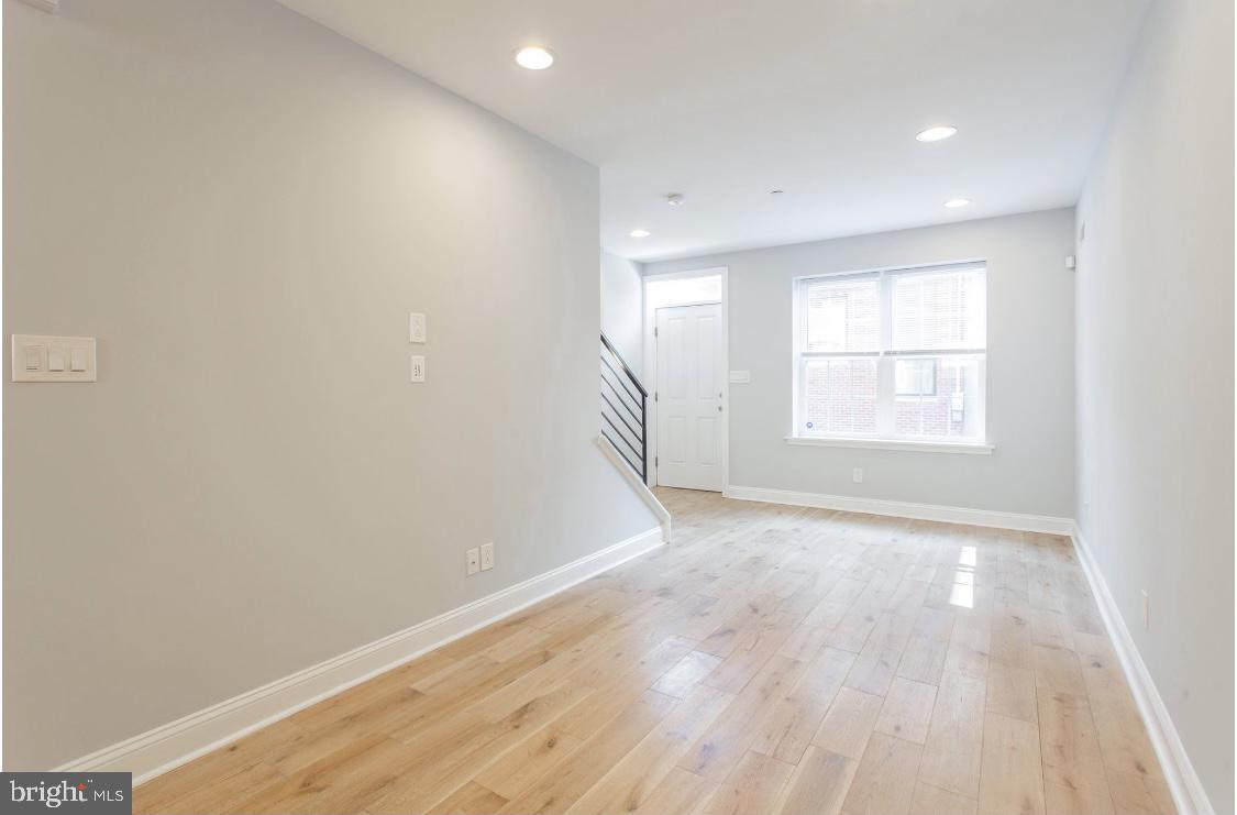 1322 S Bancroft St Property Photo 3
