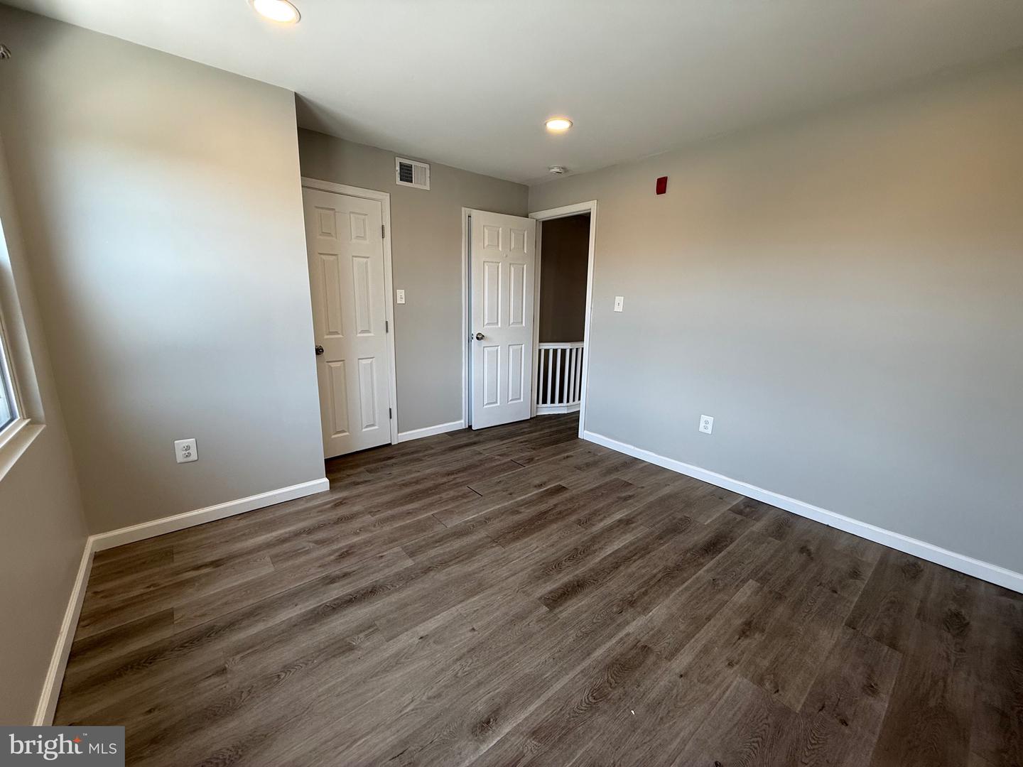 567 Van Kirk St #2nd Floor Property Photo 3