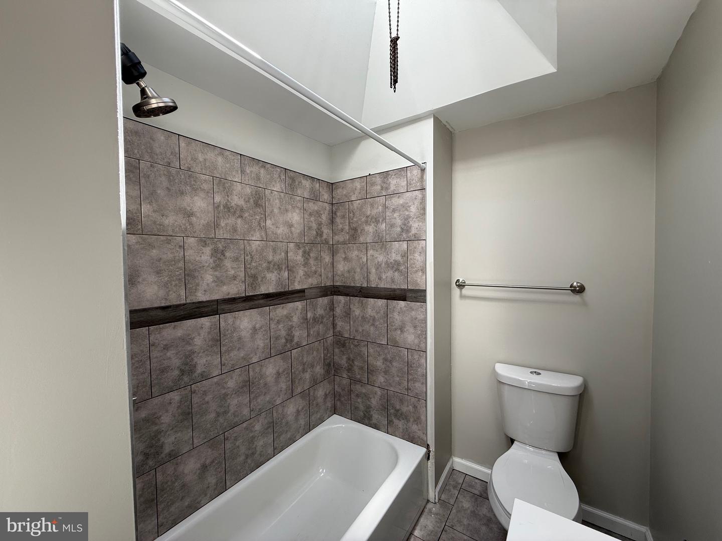 567 Van Kirk St #2nd Floor Property Photo 5