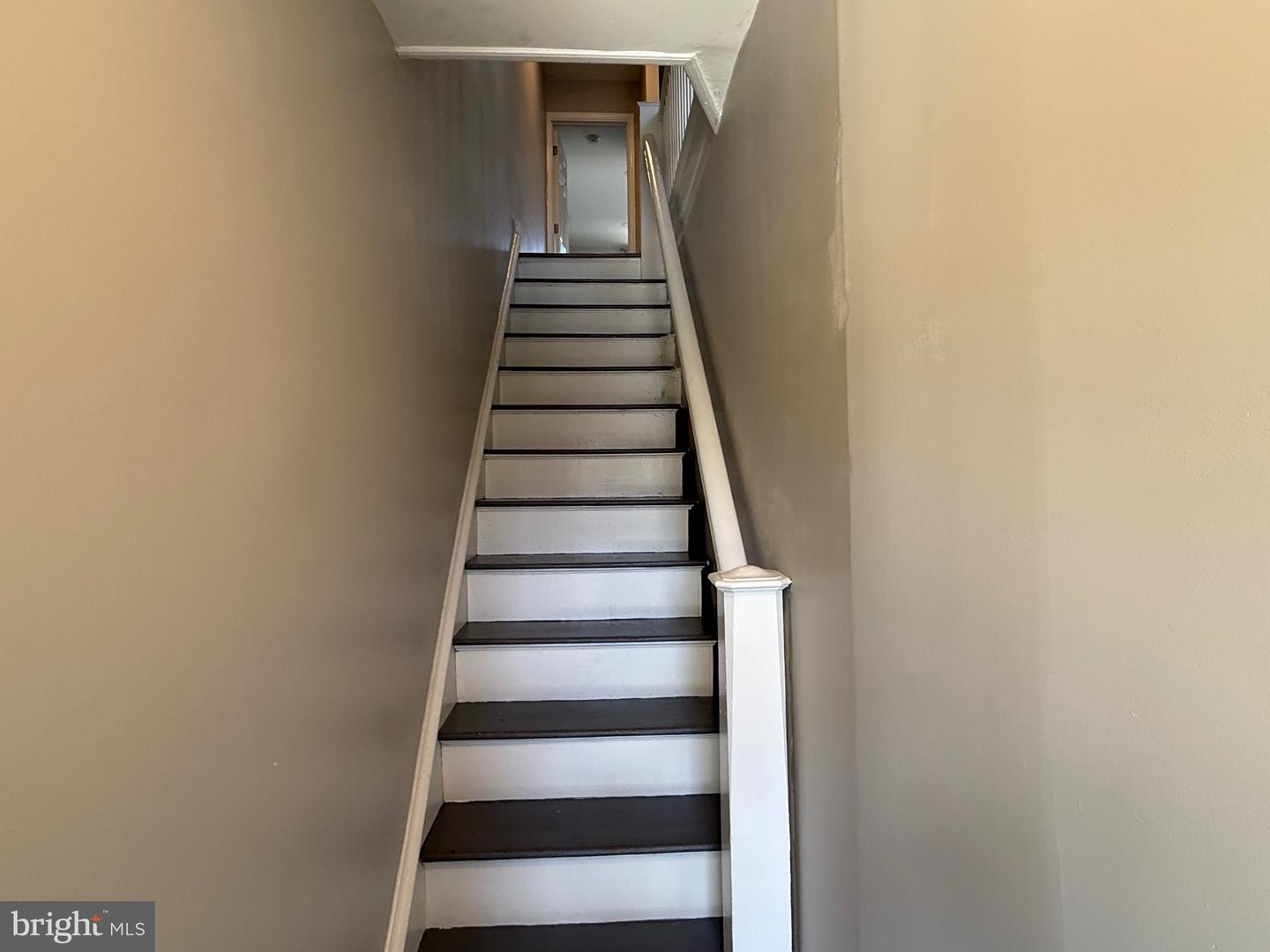 567 Van Kirk St #2nd Floor Property Photo 11