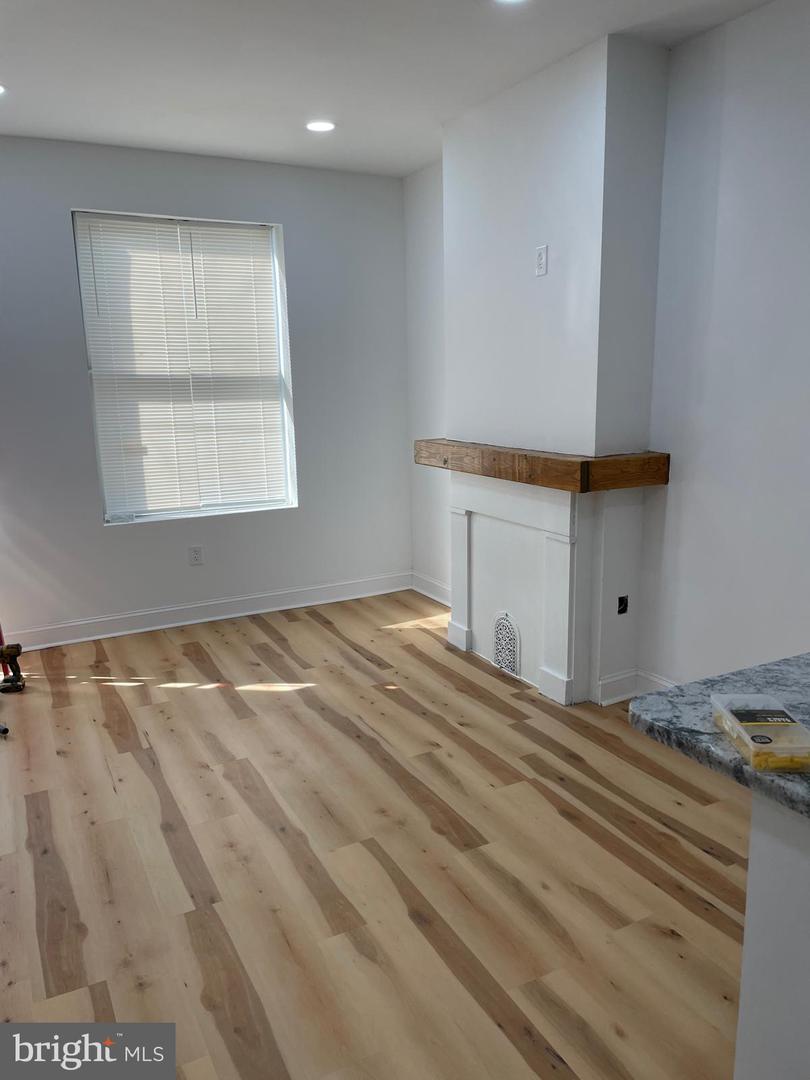 1731 N Dover St Property Photo 2