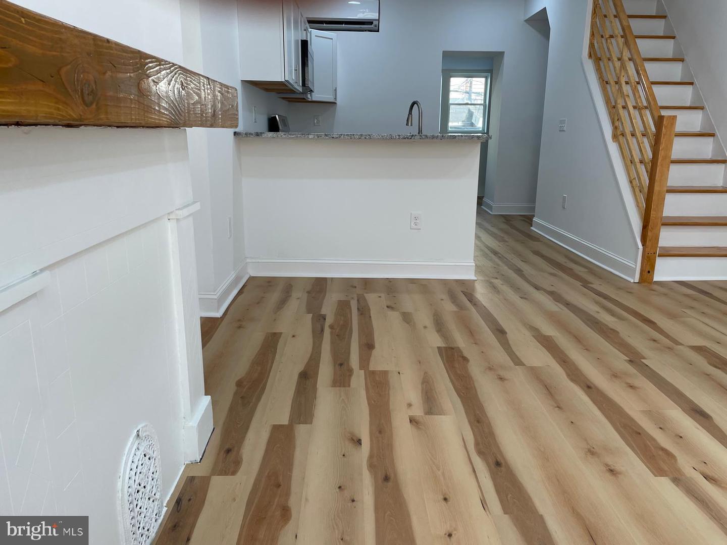 1731 N Dover St Property Photo 4
