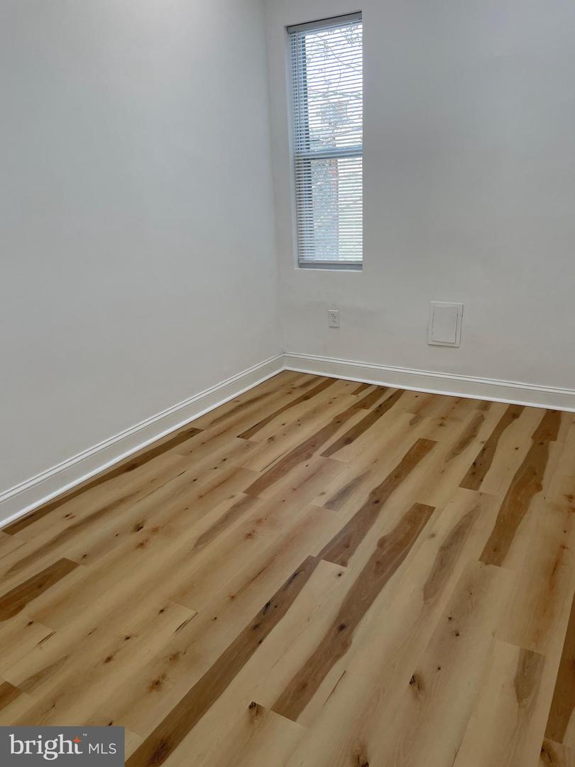 1731 N Dover St Property Photo 8
