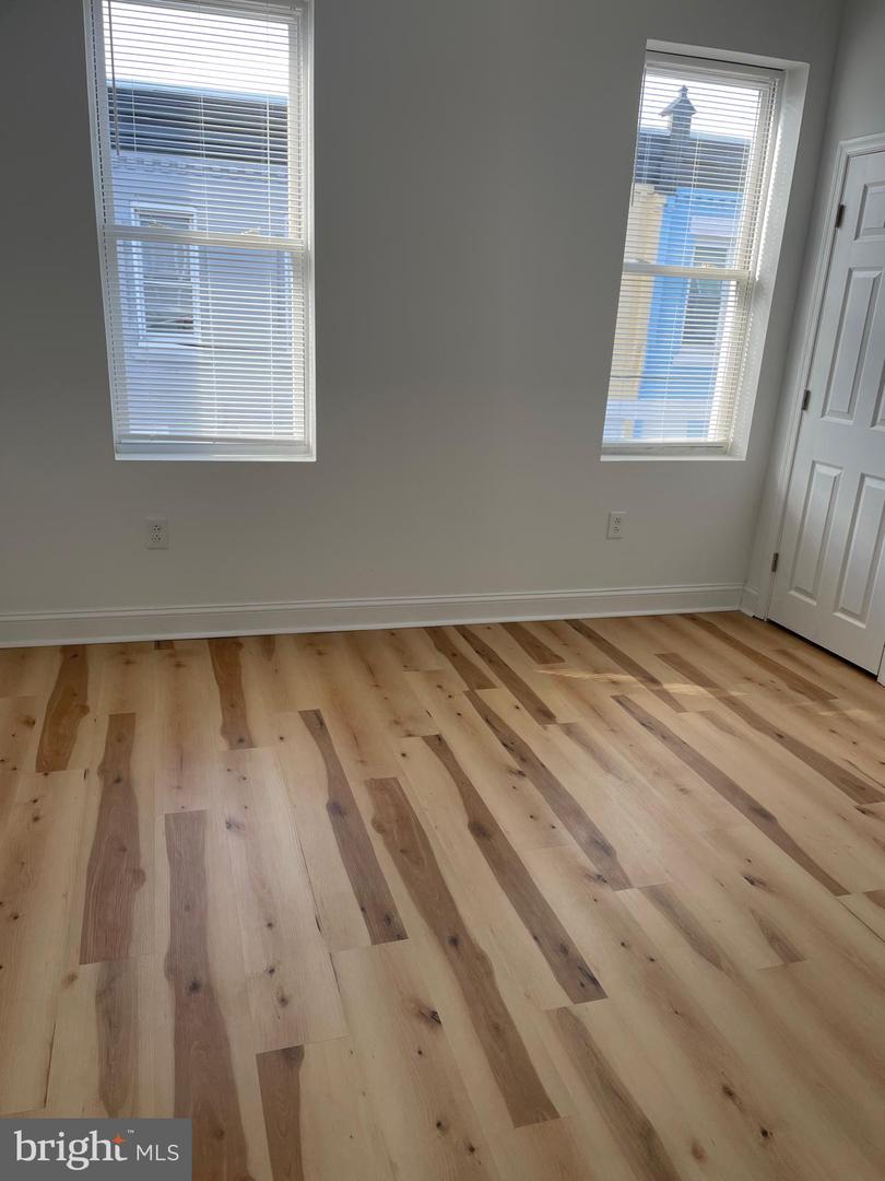 1731 N Dover St Property Photo 9