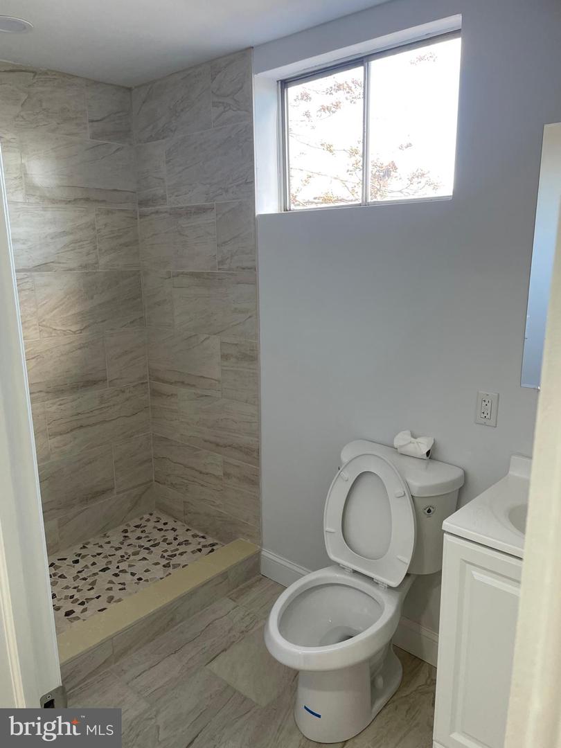 1731 N Dover St Property Photo 12