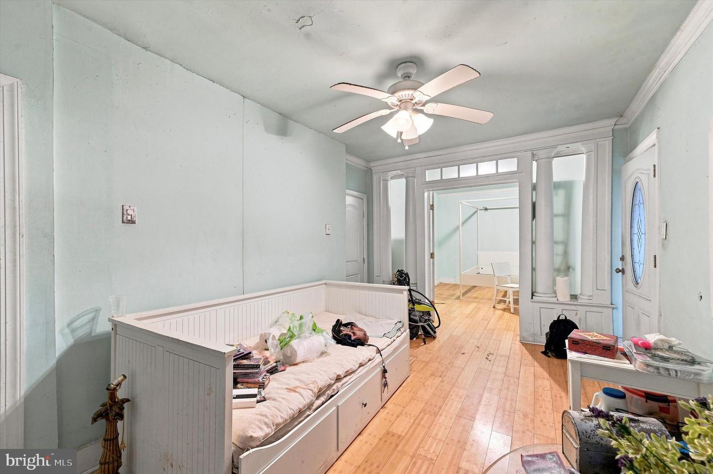 6208 Woodbine Ave Property Photo 2