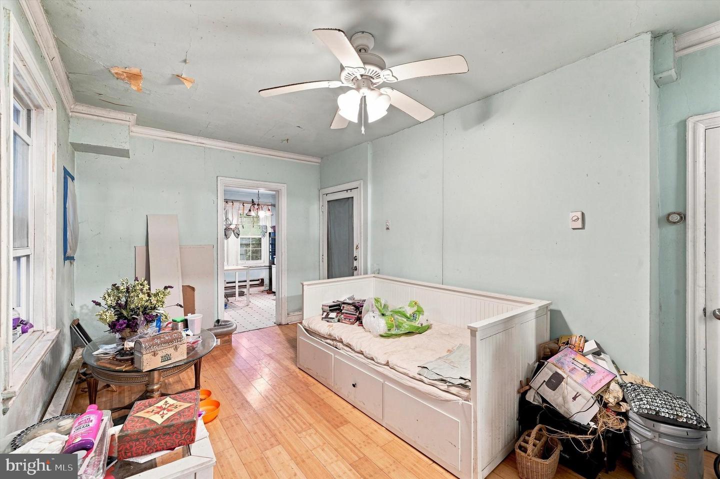 6208 Woodbine Ave Property Photo 3