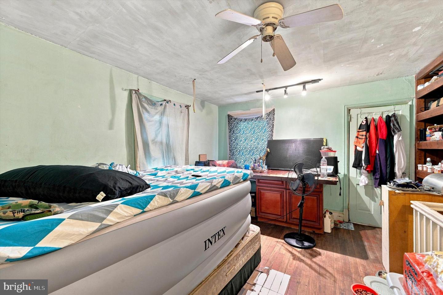 6208 Woodbine Ave Property Photo 9