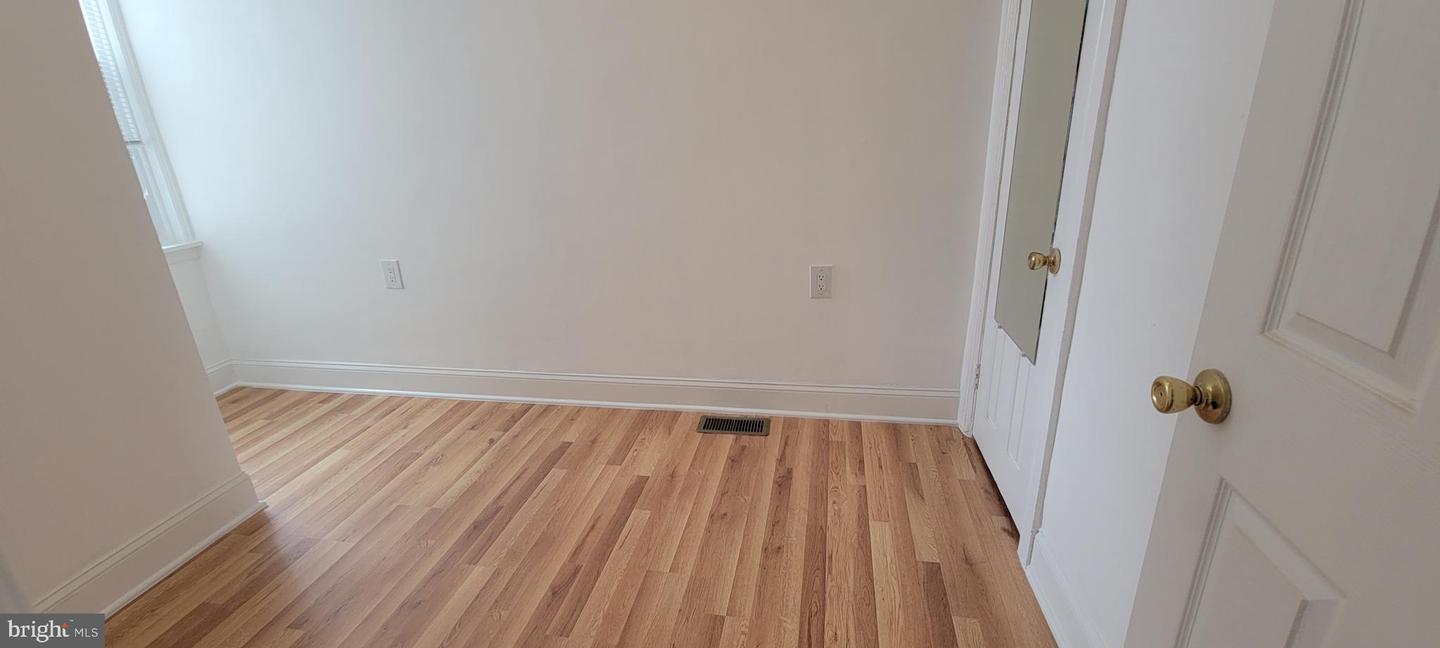 2302 E Albert St Property Photo 8