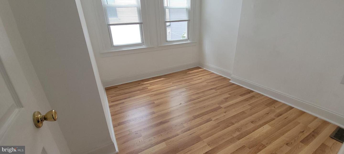 2302 E Albert St Property Photo 9