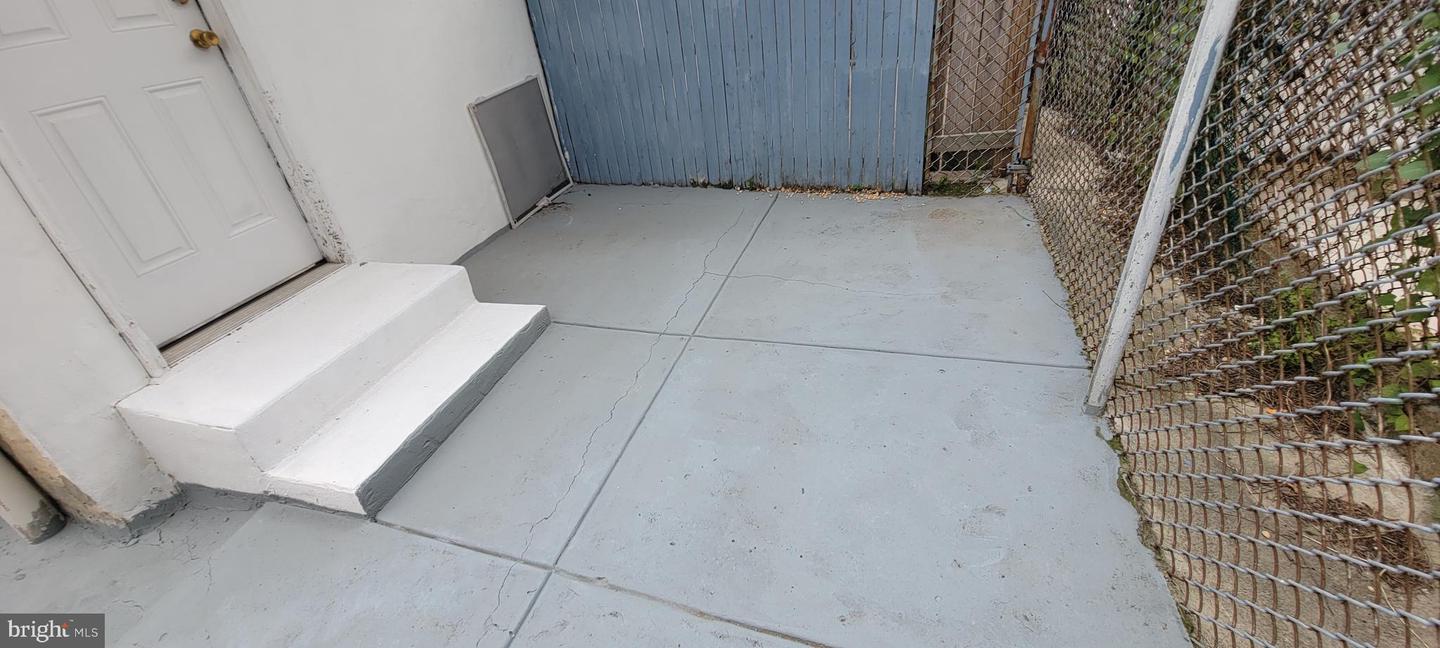 2302 E Albert St Property Photo 16