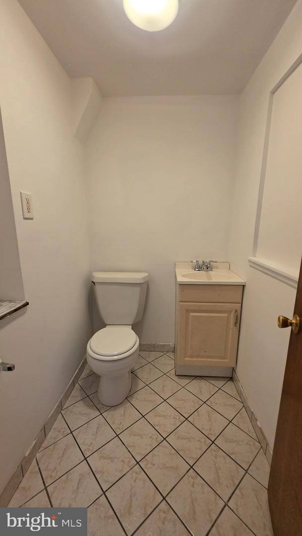 2086 E Victoria St Property Photo 4