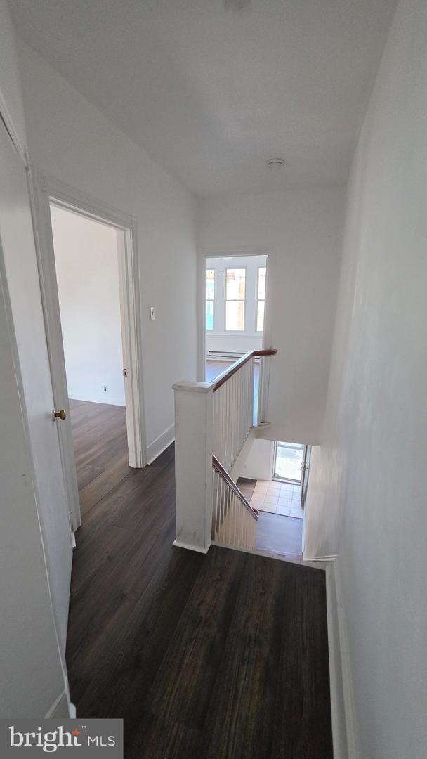 2086 E Victoria St Property Photo 5