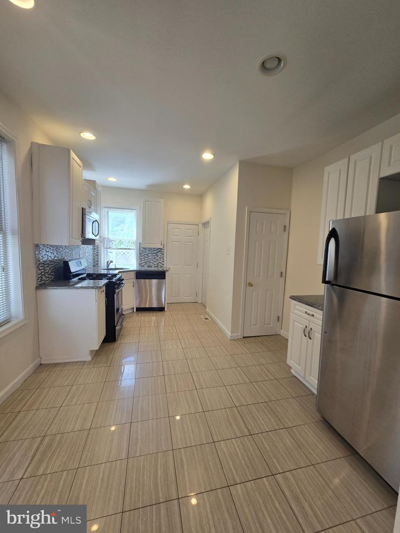 5630 Addison St Property Photo 3